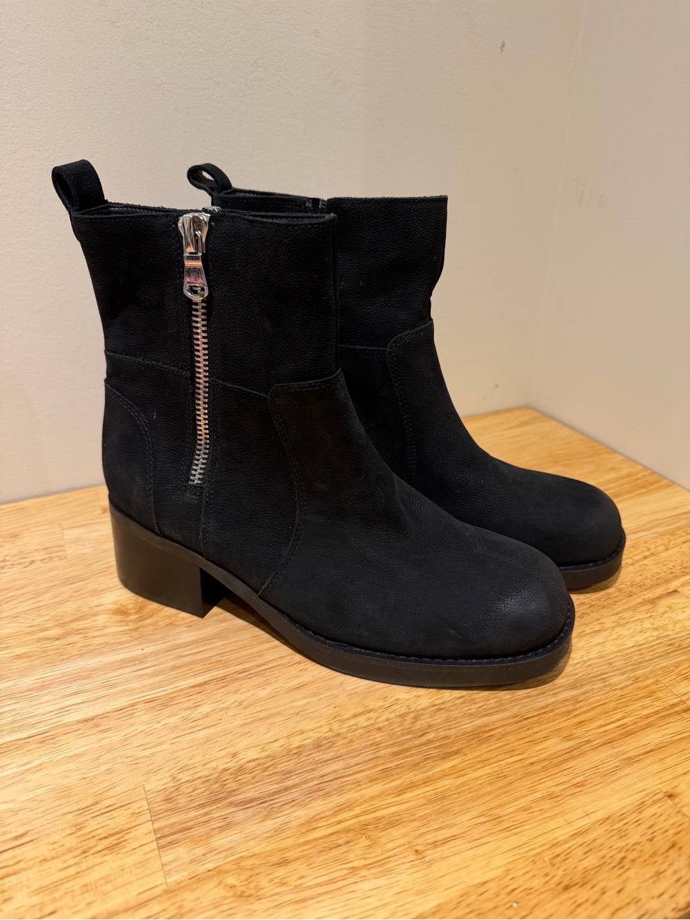 Blondo Carmine waterproof Black Side-Zip Ankle Booties women’s size 9.5